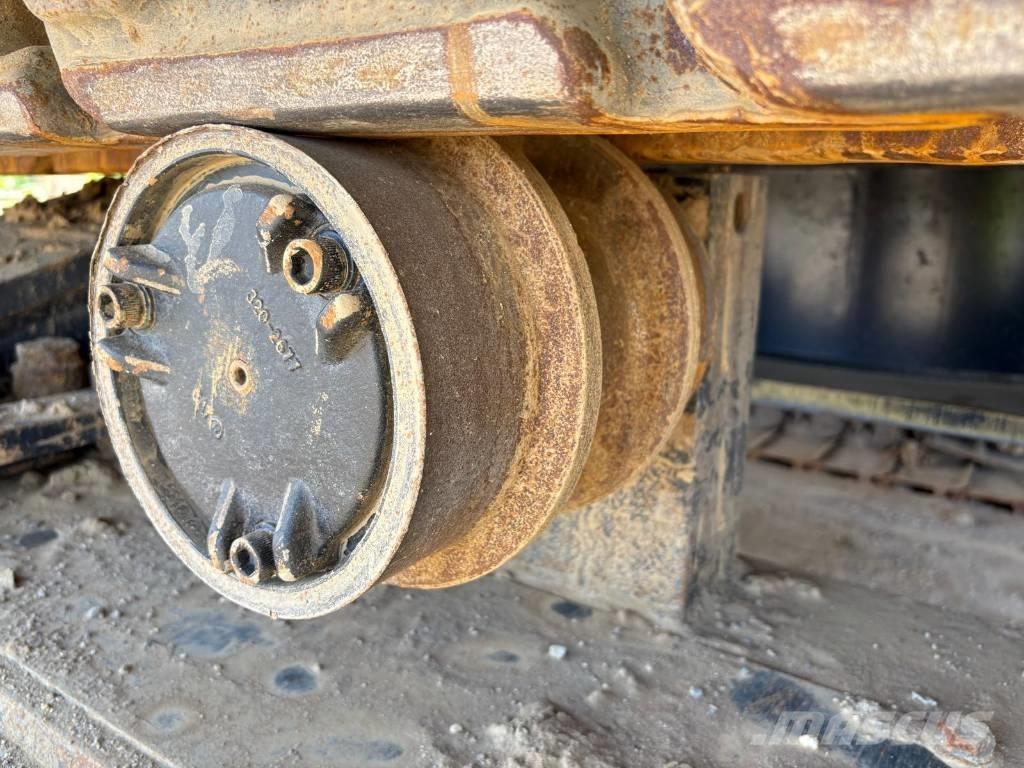 CAT 374 (On Transport) Excavadoras de cadenas