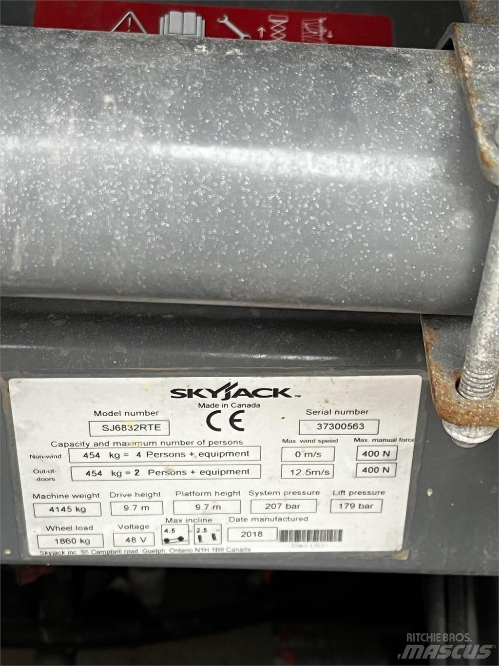 SkyJack SJ 6832 RTE Plataformas tijera