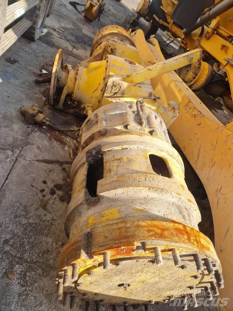 Komatsu KWA 055HD-4 Ejes