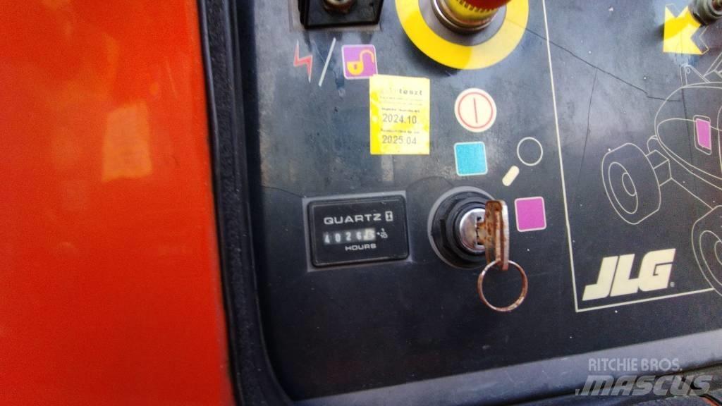 JLG 800 AJ Plataforma de trabajo articulada