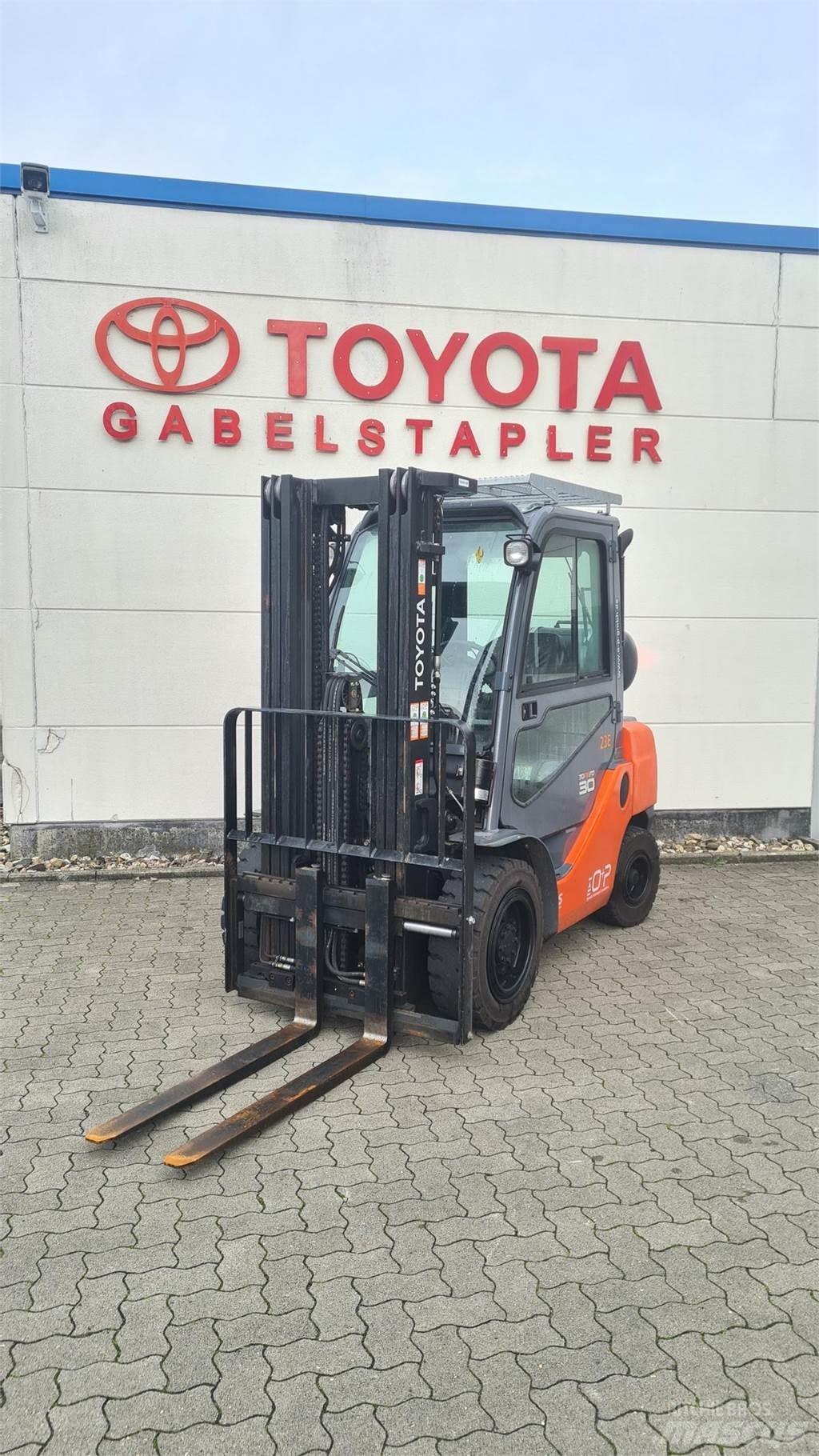 Toyota 02-8FGF30 Carretillas LPG