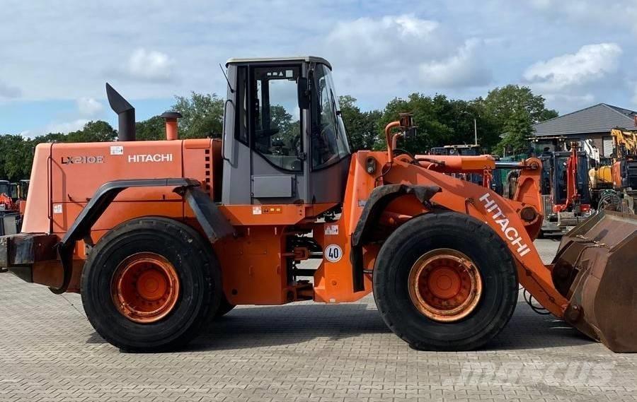 Hitachi LX 210 E Cargadoras sobre ruedas