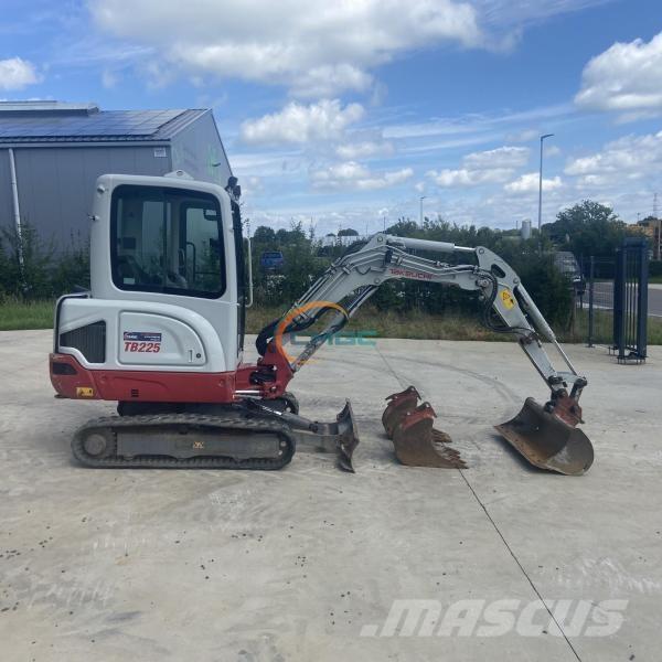 Takeuchi TB225 Excavadoras de ruedas