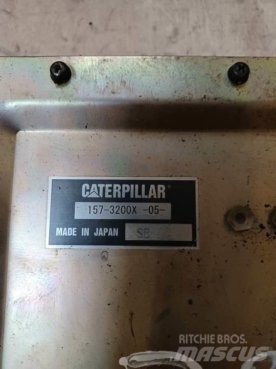 CAT 318C Cabinas e interior