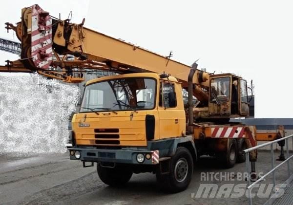 Tatra 815 +AD 20.2 (CKD Camiones grúa