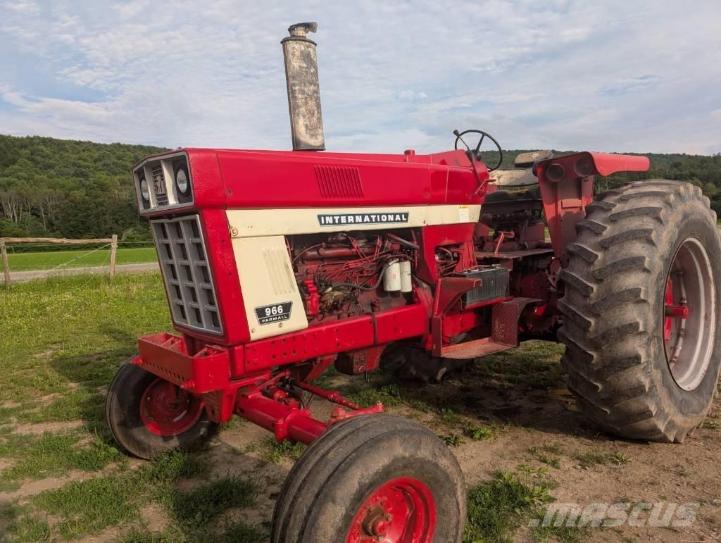 International 966 Tractores