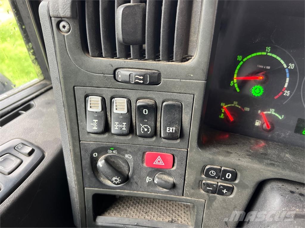 Scania P 380 8X4 Camiones chasis