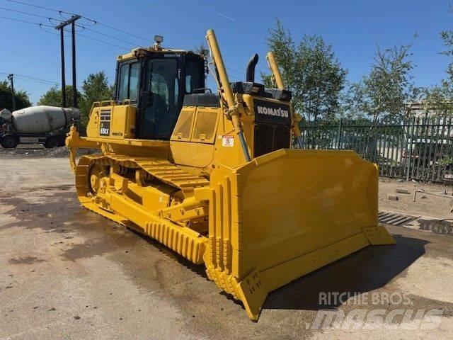 Komatsu D65EX-18 Buldozer sobre oruga