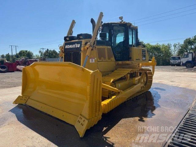 Komatsu D65EX-18 Buldozer sobre oruga