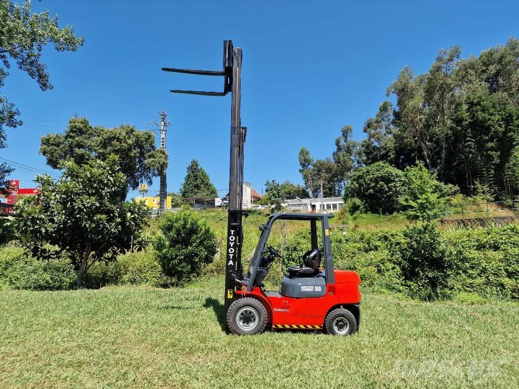 Toyota 25 Carretillas diesel