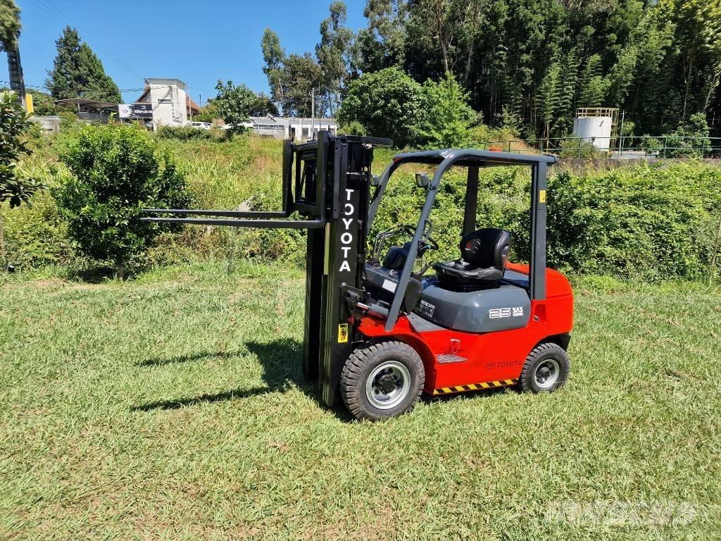 Toyota 25 Carretillas diesel