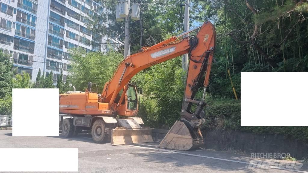 Doosan DX 210 W Excavadoras de ruedas
