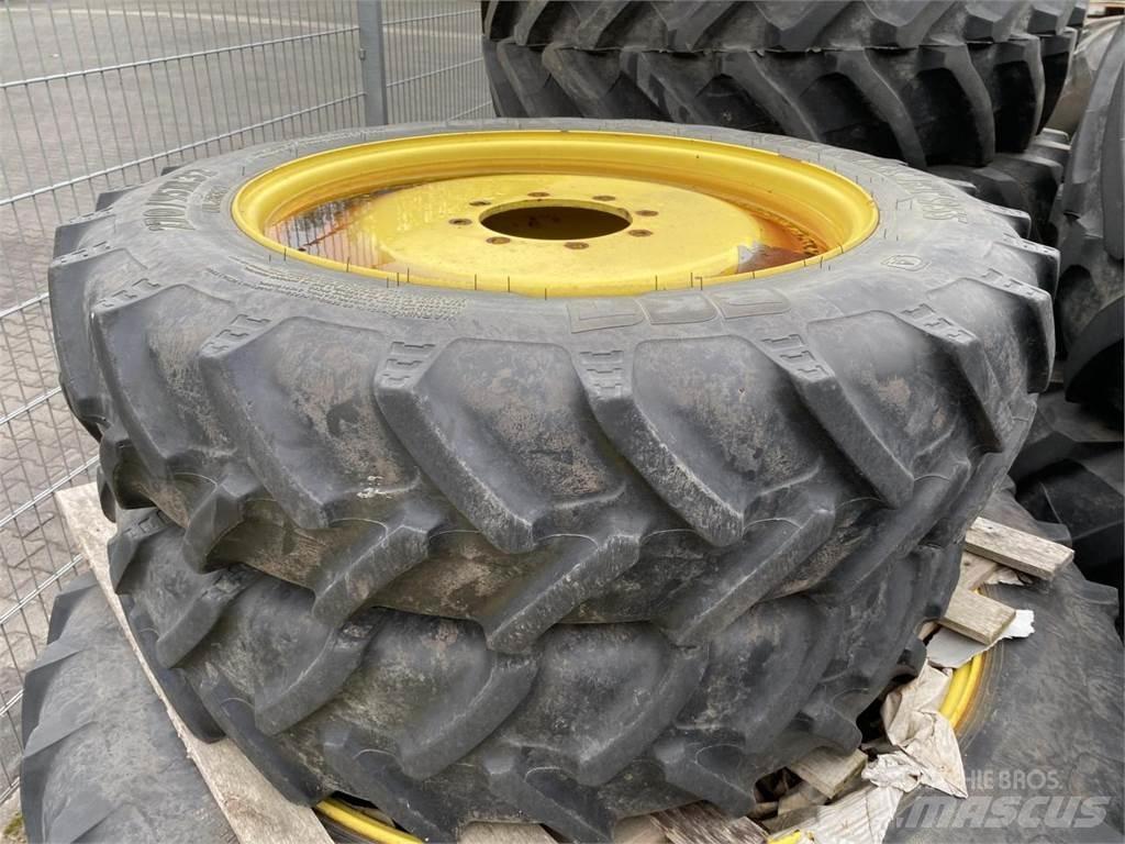 BKT 270/95R32 Neumáticos, ruedas y llantas