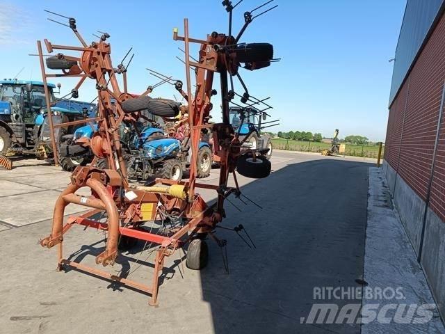 Kuhn GF8501 MH Rastrillos y henificadores
