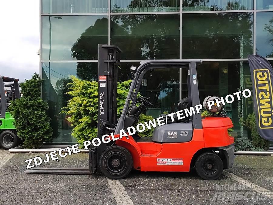 Toyota 42-7FGF25 Carretillas LPG