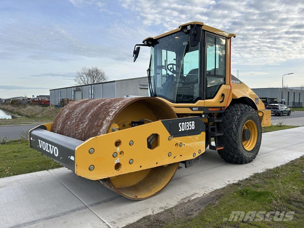 Volvo SD135B Rodillos de un solo tambor