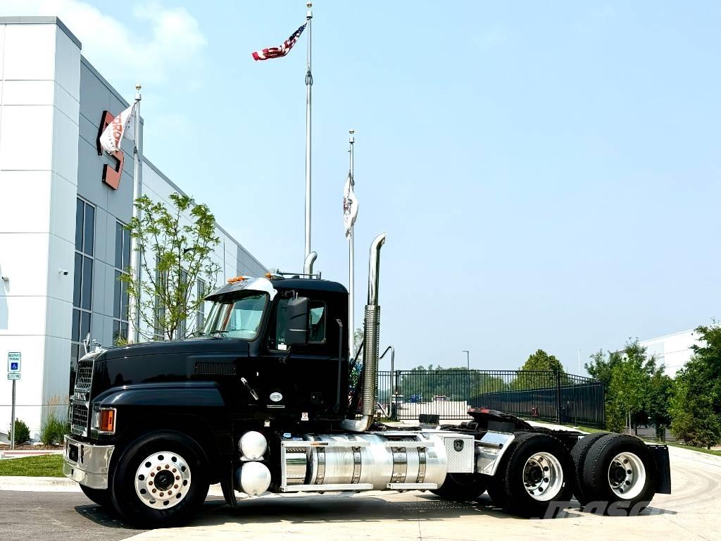 Mack Pinnacle Cabezas tractoras