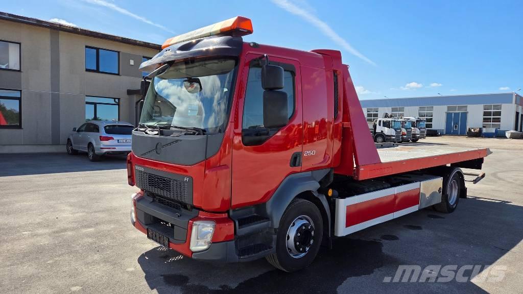 Volvo FL 250 4X2 Camiones portamaquinaria