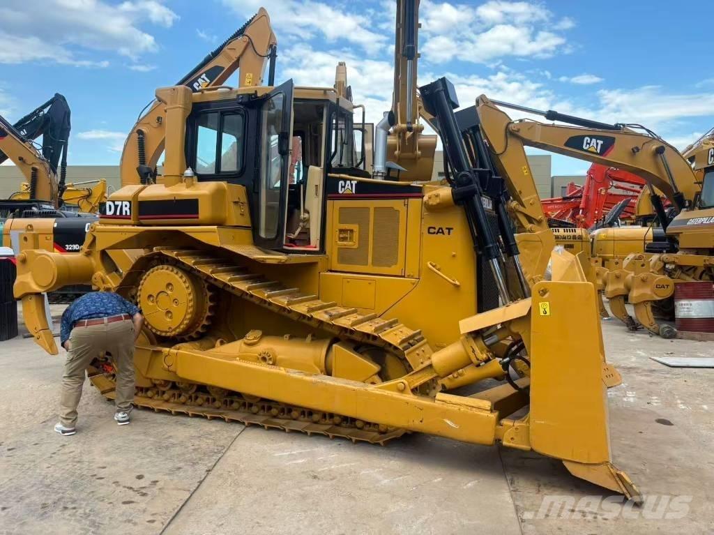 CAT D 7 R Buldozer sobre oruga