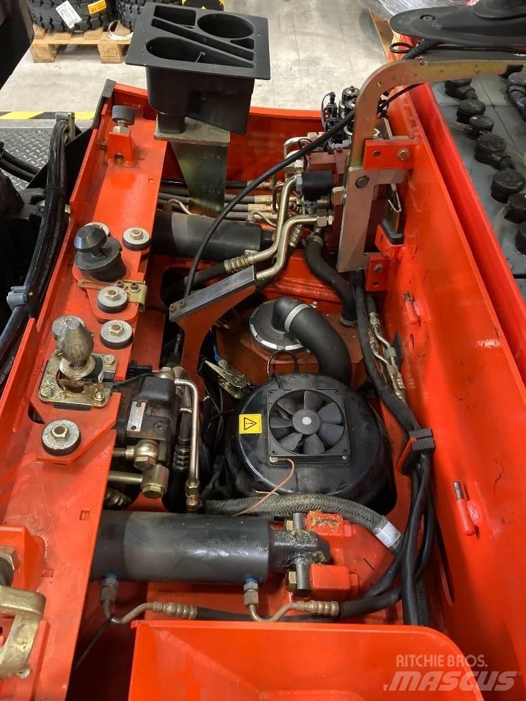 Linde E25/600/336 Carretilla para pasillo estrecho