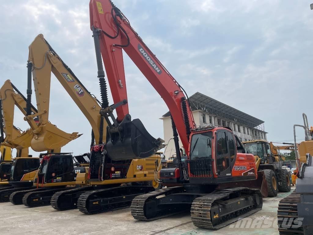 Doosan DX 225 LCA Excavadoras de cadenas