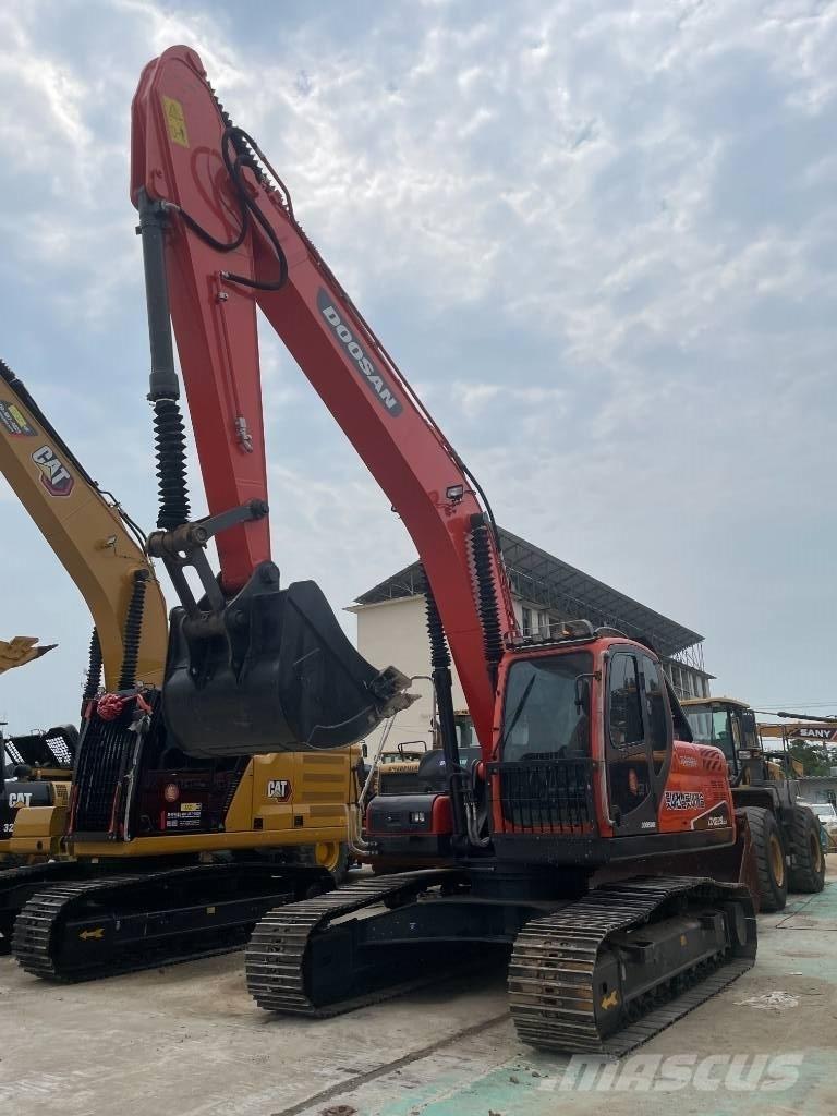 Doosan DX 225 LCA Excavadoras de cadenas