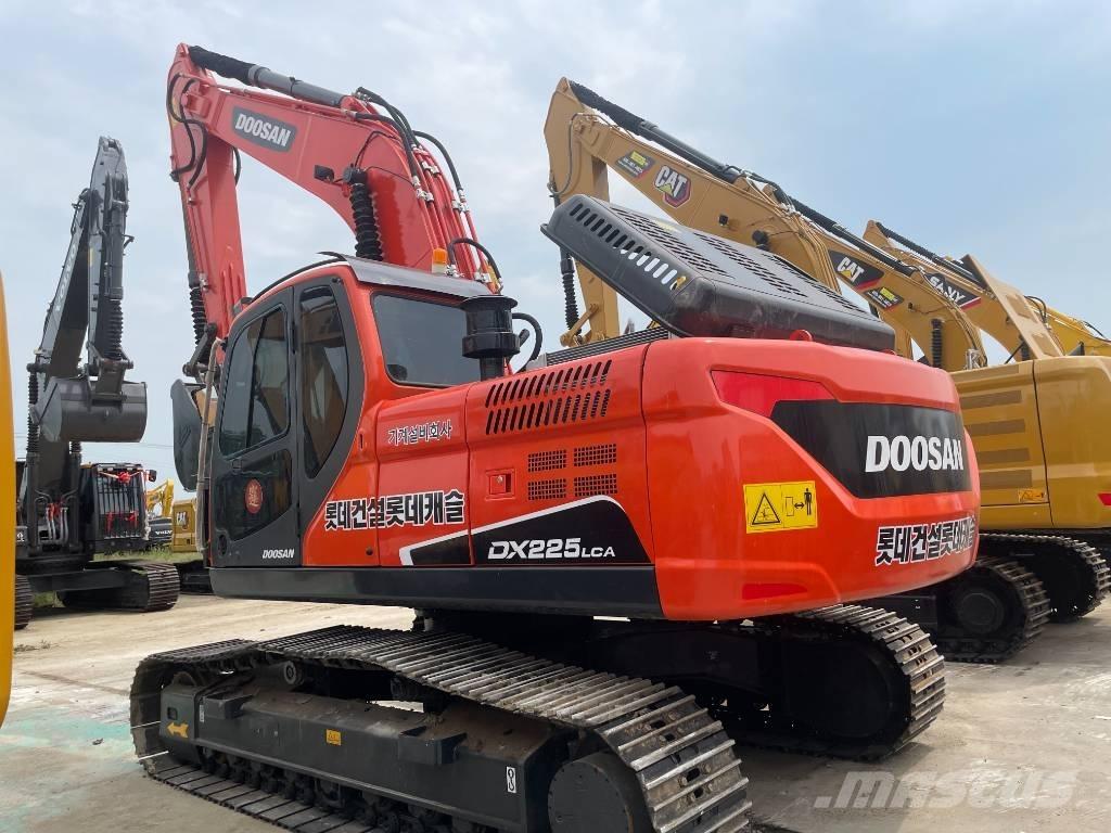 Doosan DX 225 LCA Excavadoras de cadenas