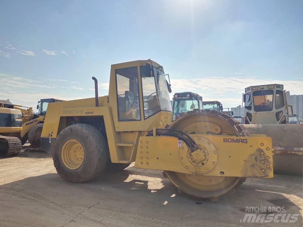 Bomag BW 217 Rodillos de un solo tambor