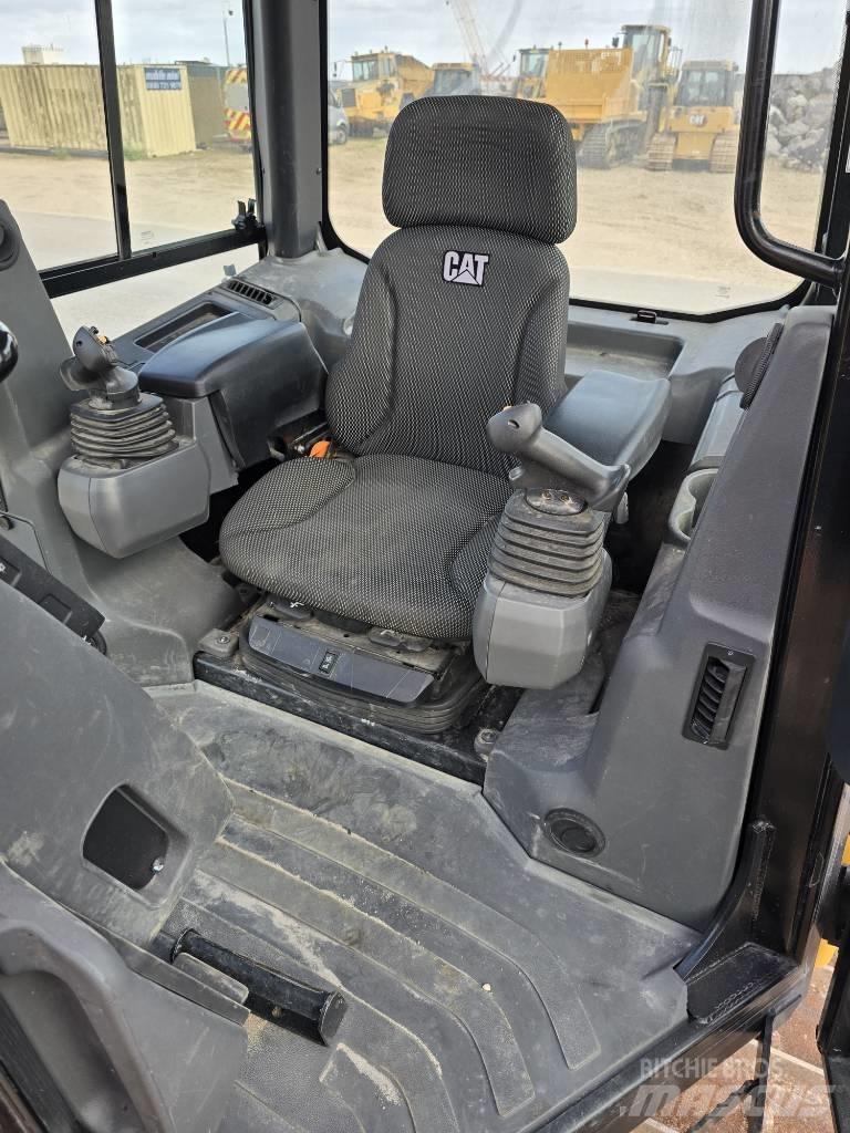 CAT D 3 LGP Buldozer sobre oruga
