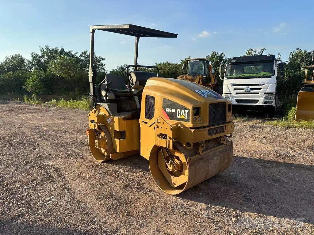 CAT CB 24 B Rodillos de doble tambor
