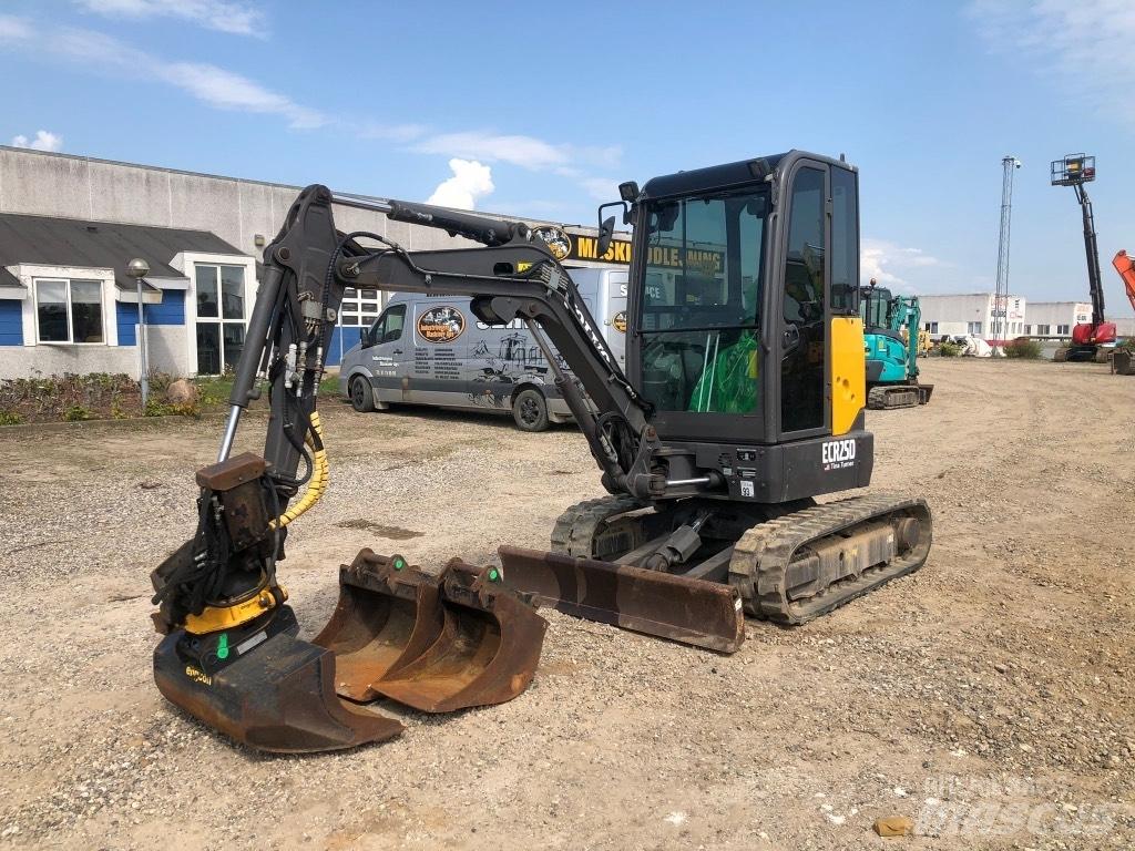 Volvo ECR 25 D Mini excavadoras < 7t