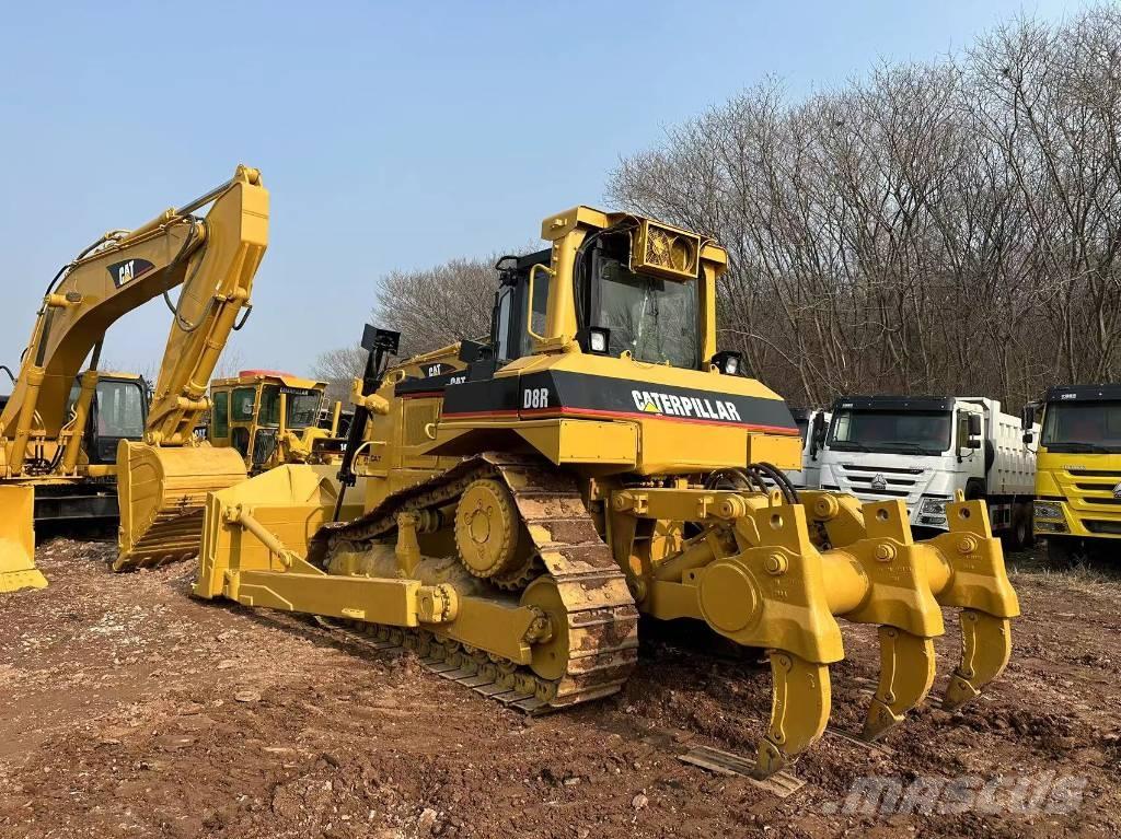 CAT D8R Buldozer sobre oruga