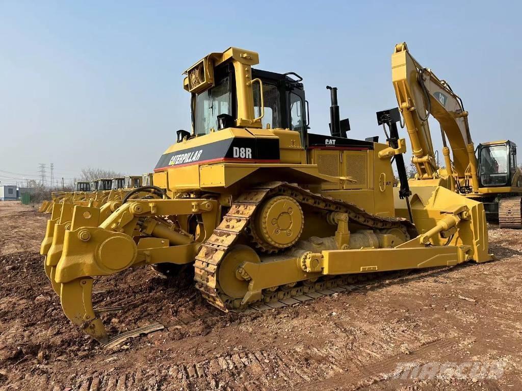 CAT D8R Buldozer sobre oruga