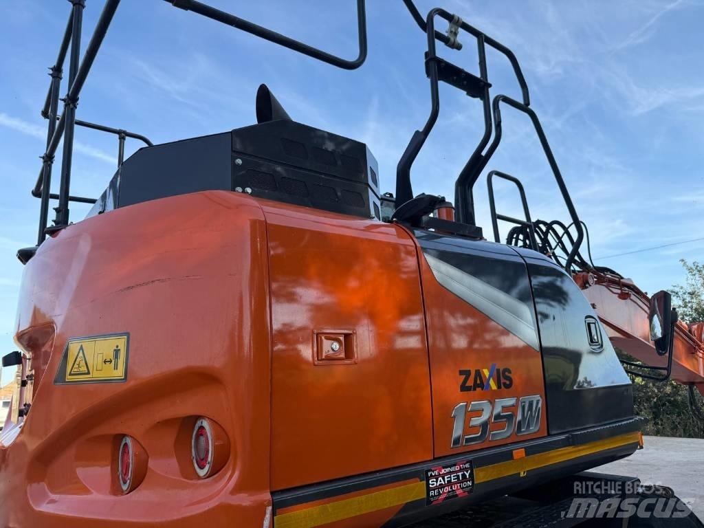 Hitachi ZX 135 W-7 Excavadoras de ruedas