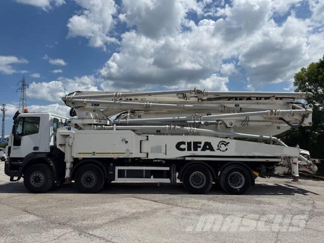 Iveco Trakker 450 Camión hormigonera