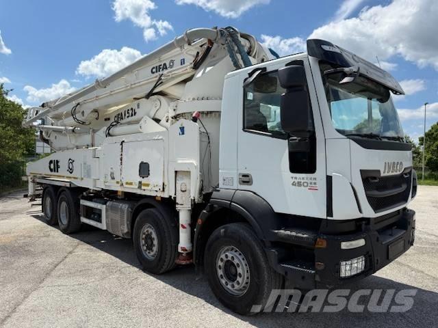 Iveco Trakker 450 Camión hormigonera