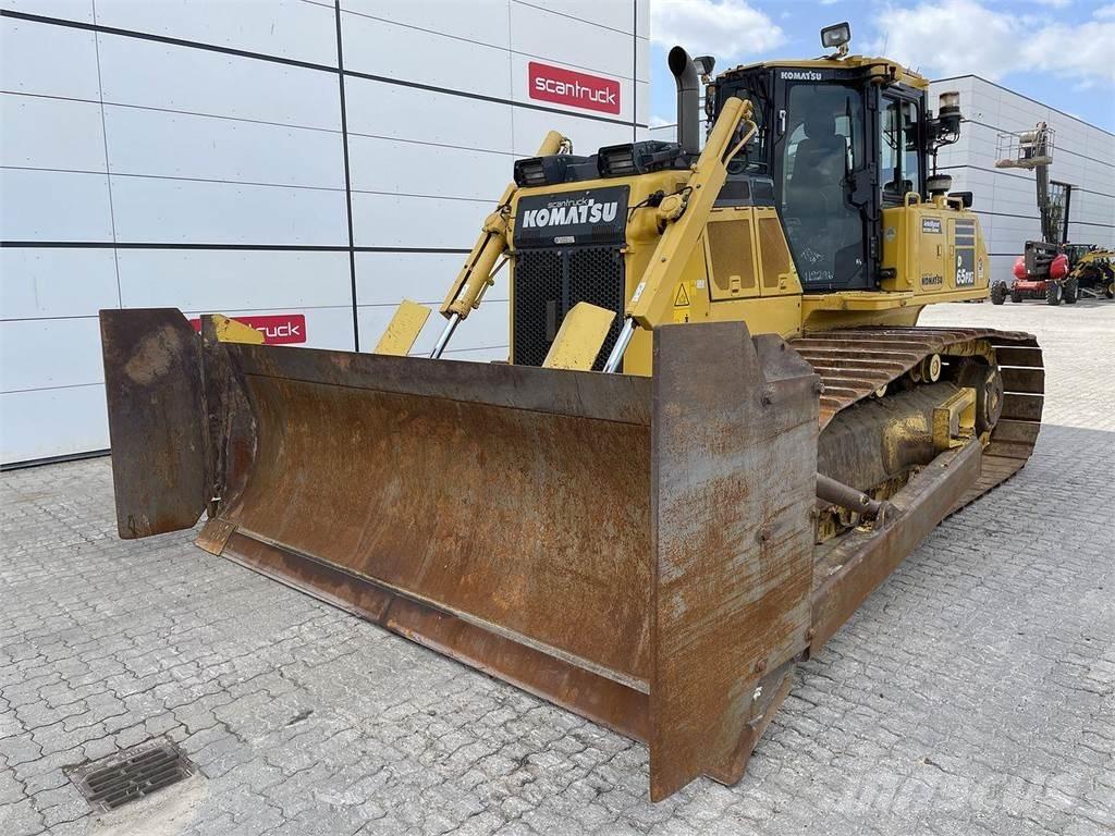 Komatsu D65PXI-18 Buldozer sobre oruga