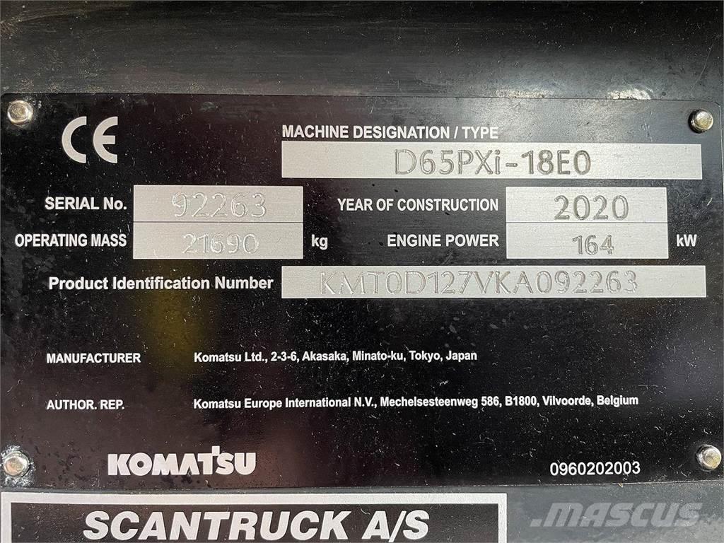 Komatsu D65PXI-18 Buldozer sobre oruga