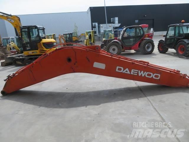 Daewoo DX 225 LC Chasis y suspención
