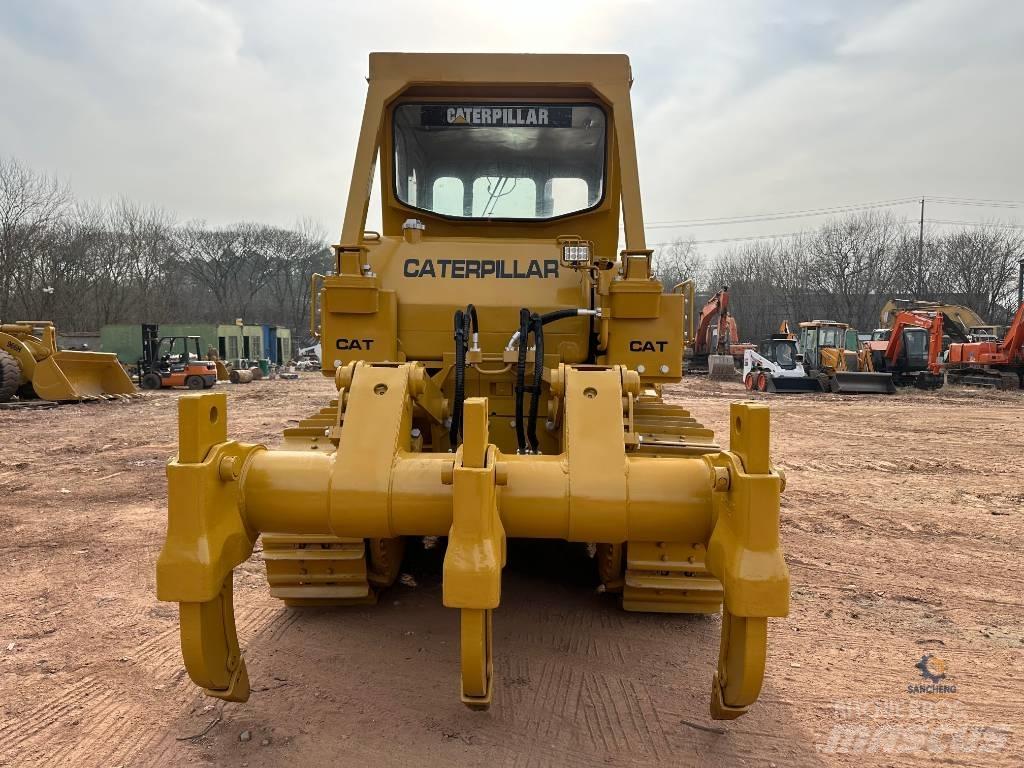 CAT D7G Buldozer sobre oruga