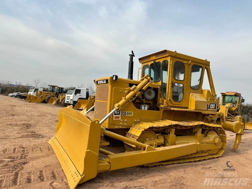 CAT D7G Buldozer sobre oruga