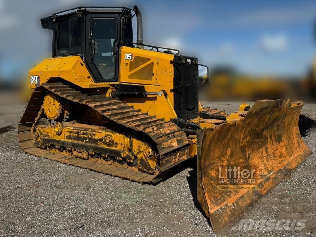 CAT D 5 Buldozer sobre oruga