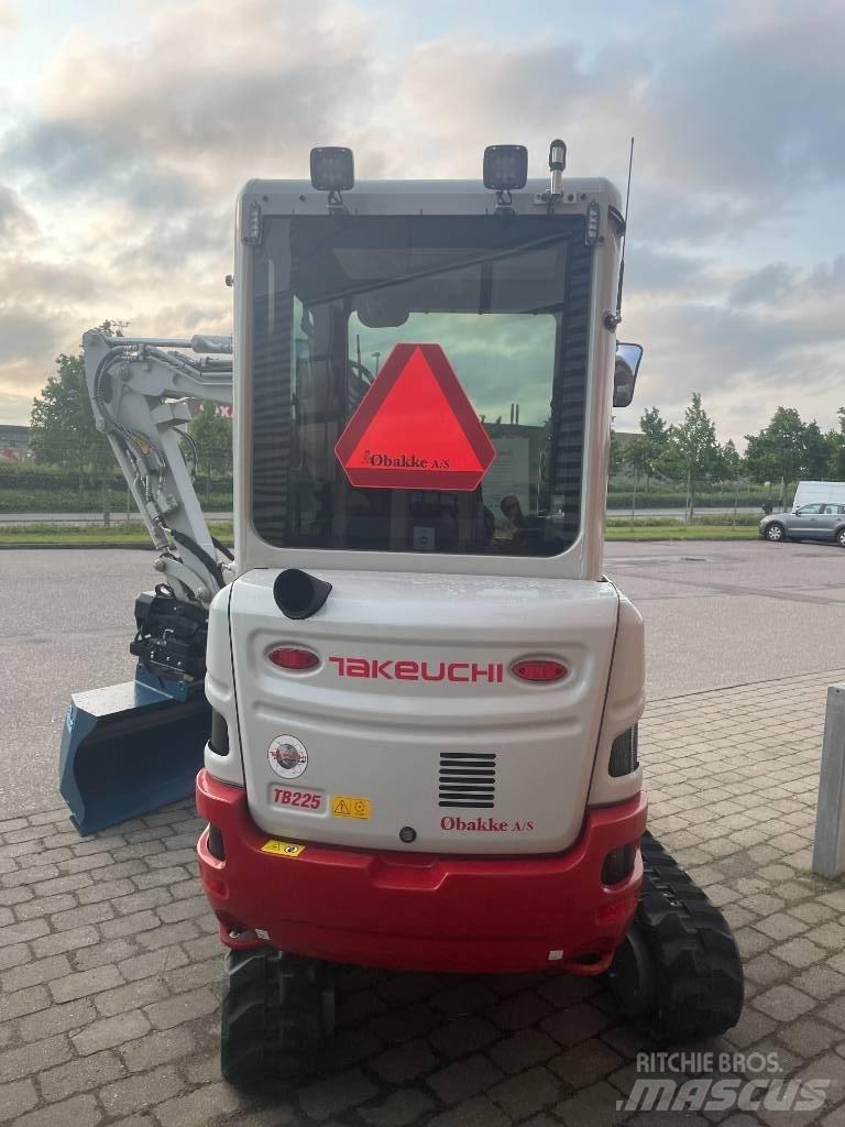 Takeuchi TB 225 Mini excavadoras < 7t