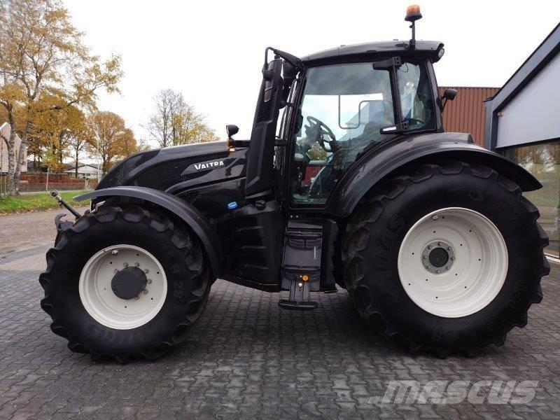 Valtra T235 Versu Tractores