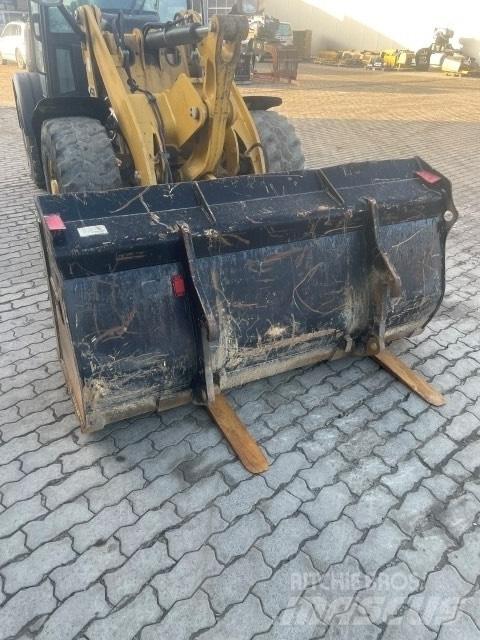 CAT 906 Cargadoras sobre ruedas