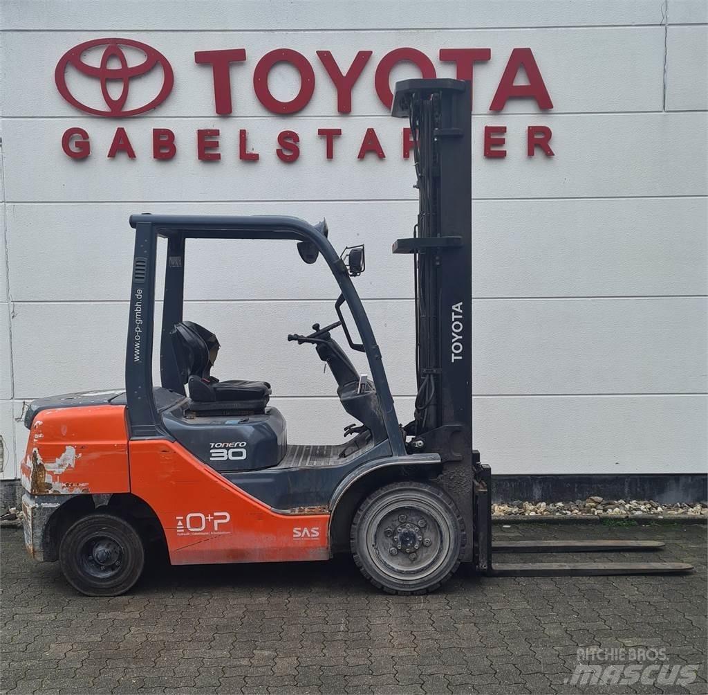 Toyota 02-8FDF30 Carretillas diesel