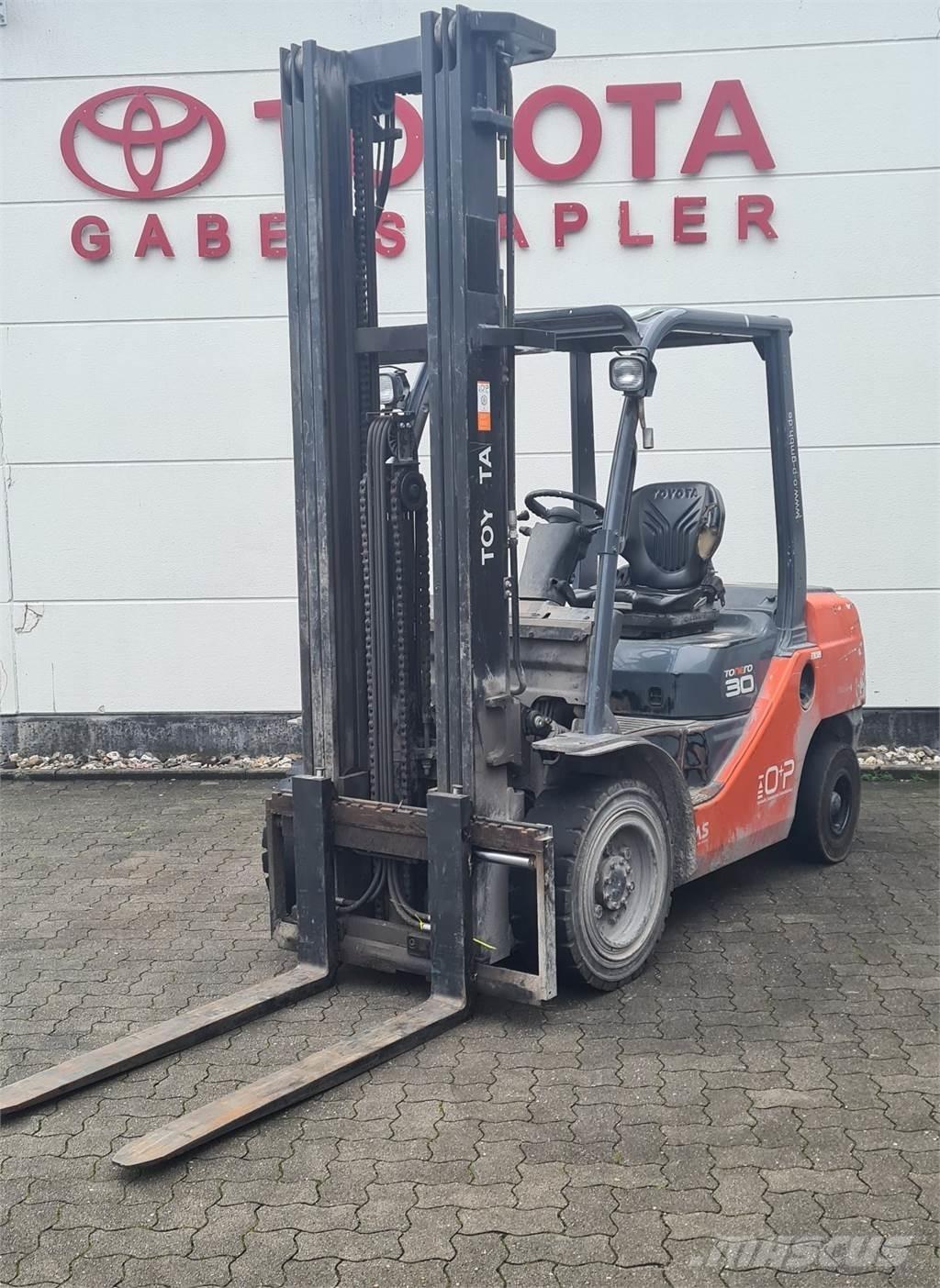 Toyota 02-8FDF30 Carretillas diesel