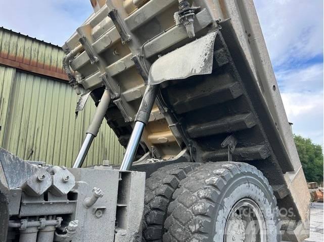 Komatsu HD605-7 Dúmpers rígidos