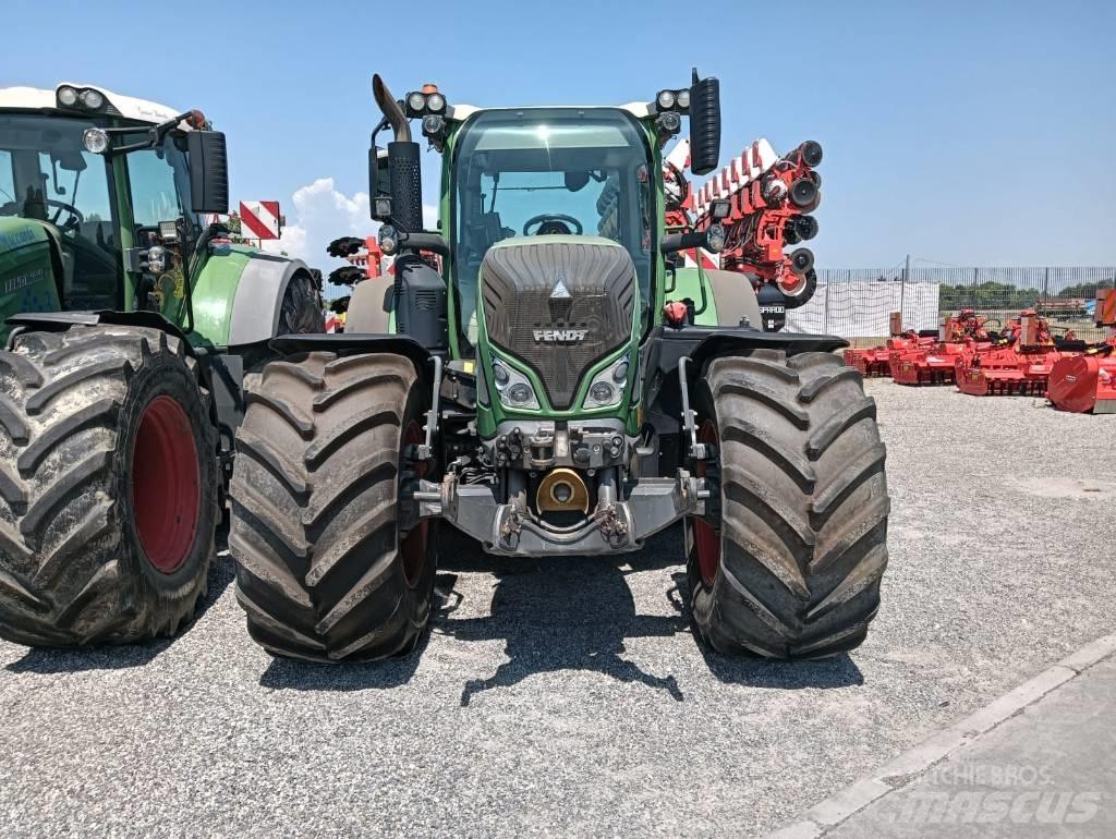 Fendt 718 Vario Tractores