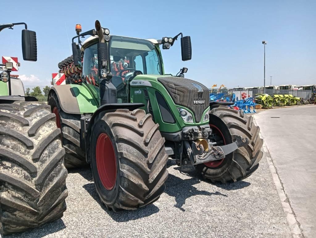 Fendt 718 Vario Tractores